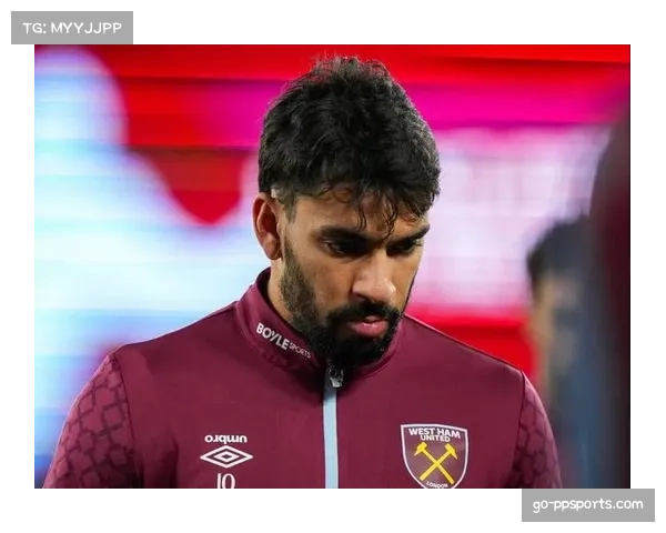 场边有趣一幕：摄像机拍到AC米兰教练组通过平板电脑实时查看对方前锋的惯用射门区域热图